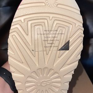 Ugg Women Classic Mini Rock Rose Size 8 Never Worn